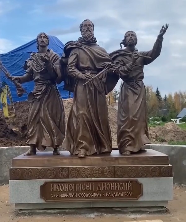 В Ферапонтово привезли памятник Дионисию с сыновьями