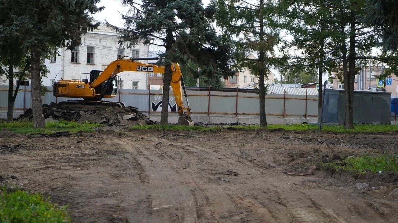 Под газоном на Торговой площади в Вологде нашли асфальт