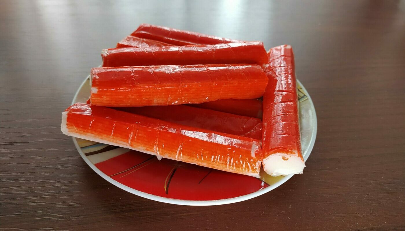 Теплый салат с грибами и крабовыми палочками: кулинарный хит, как из ресторана