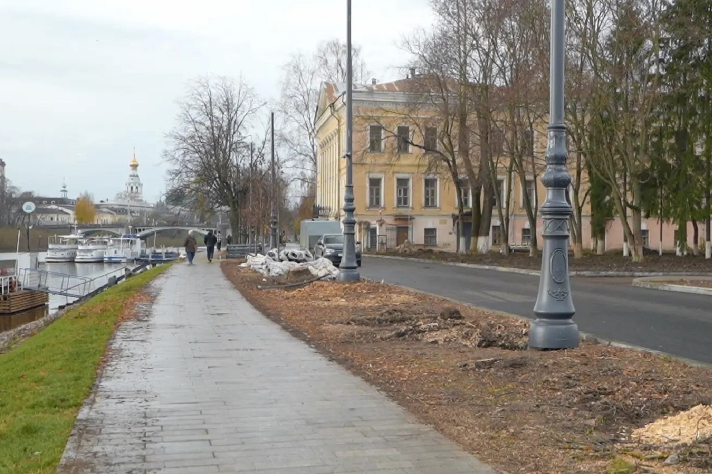 На Набережной VI Армии высадят более 80 деревьев