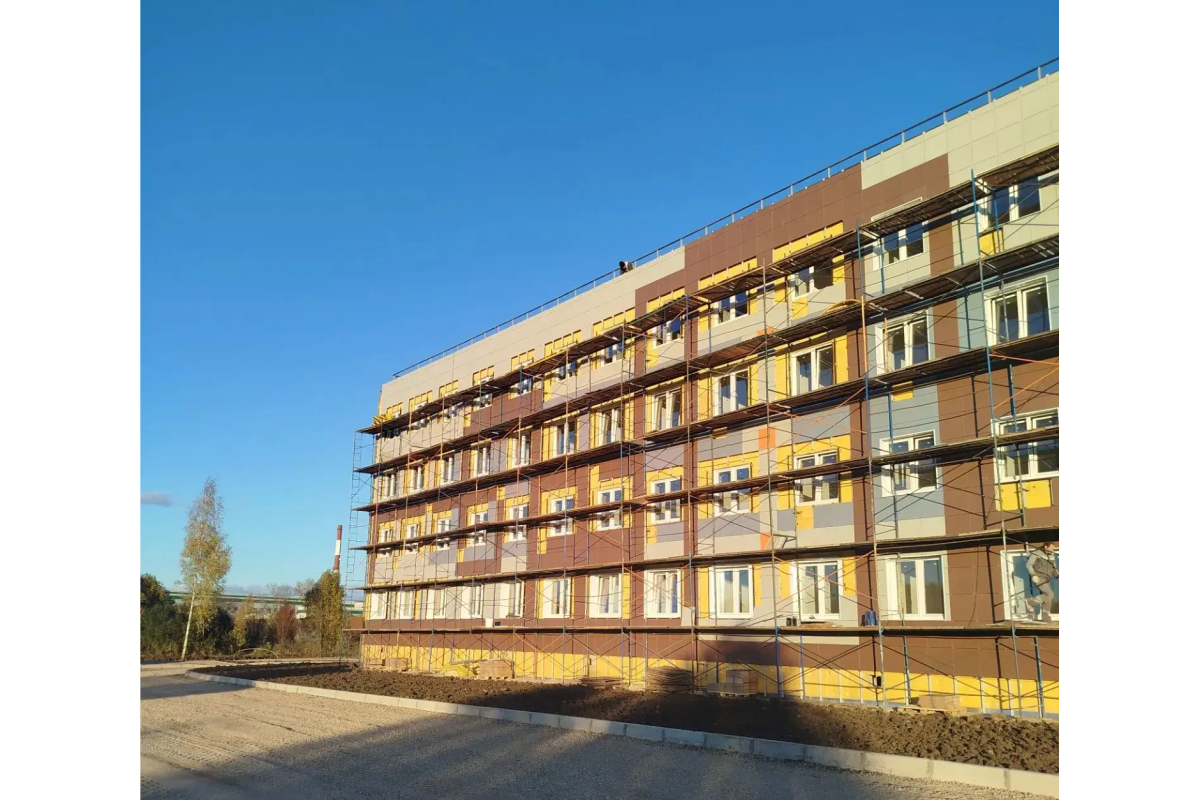 В Соколе строят дом для переселенцев из аварийного жилья