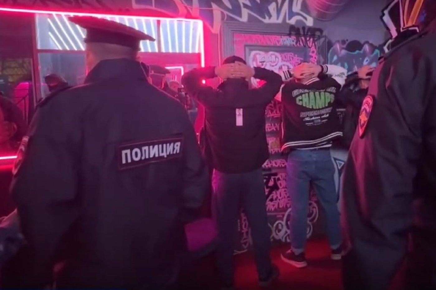 Массовый рейд по ночным заведениям в центре Вологды провели силовики