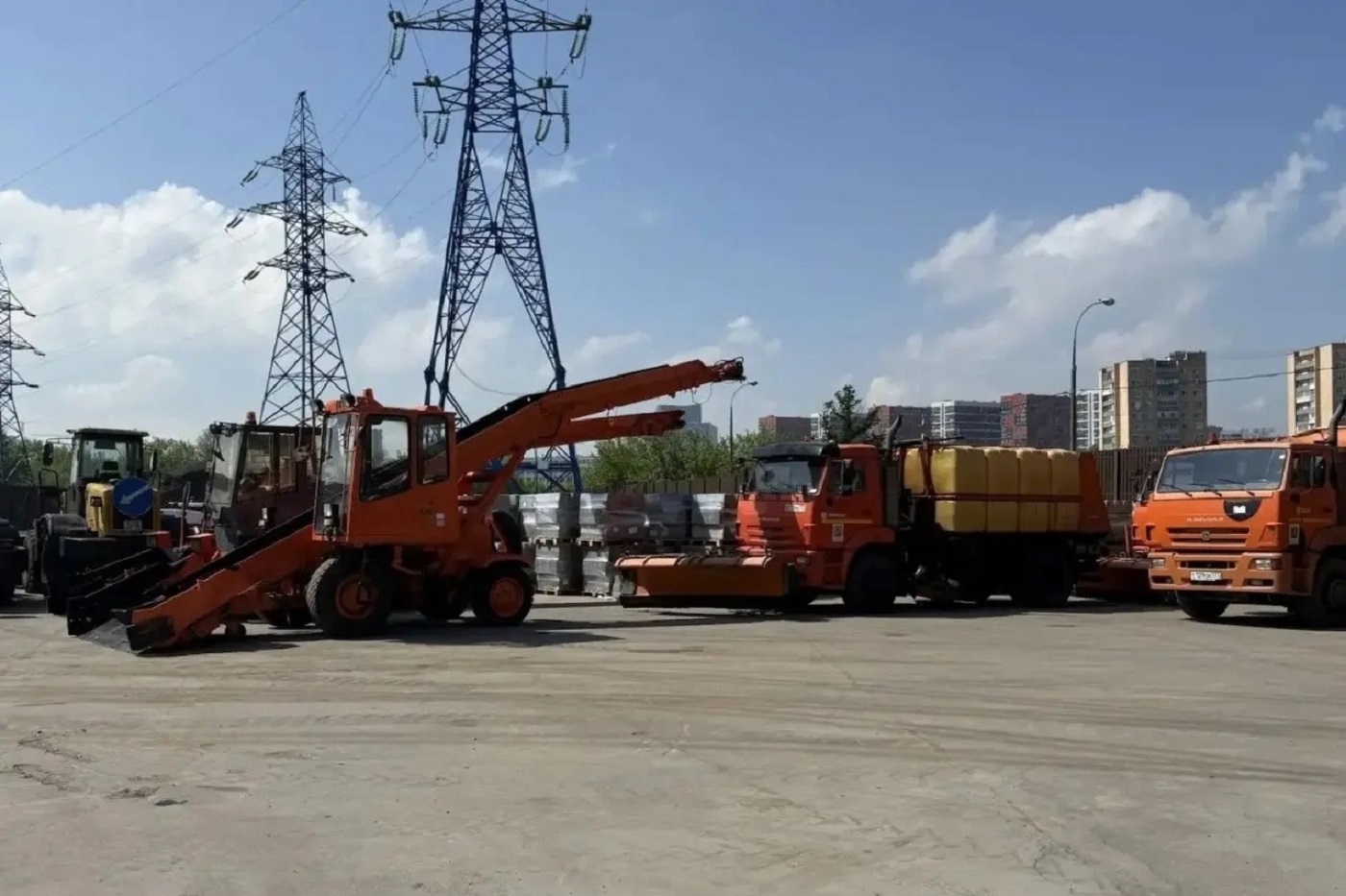 Москва передаст Вологодчине еще 30 единиц коммунальной техники