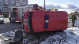 В Вологде перевернулась машина службы пожаротушения, спешащая на вызов